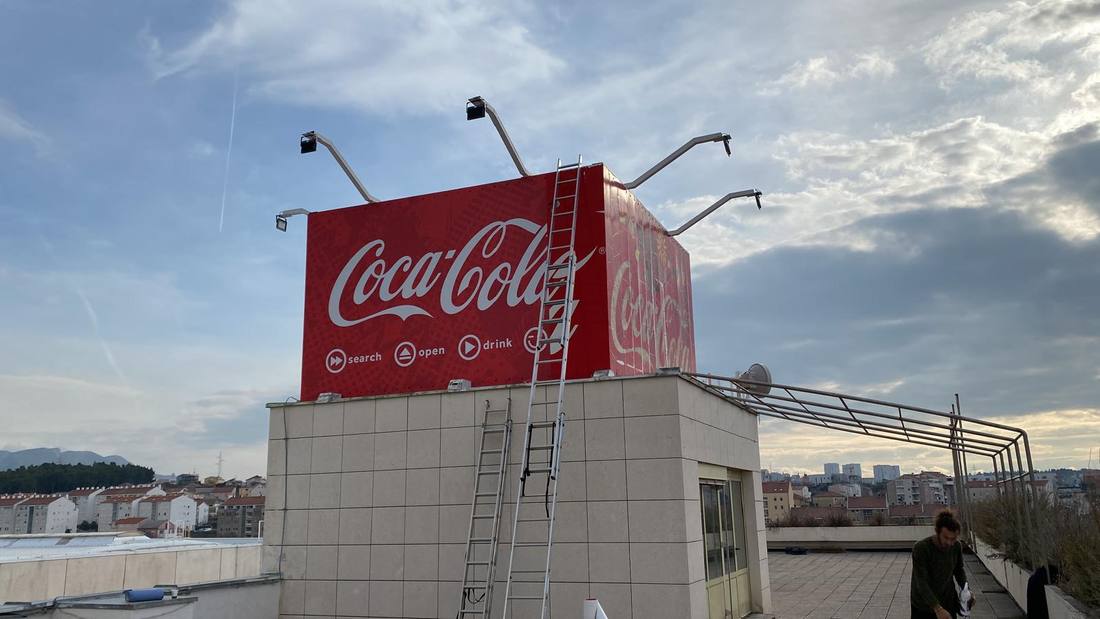 Fasadna reklama · Coca-Cola